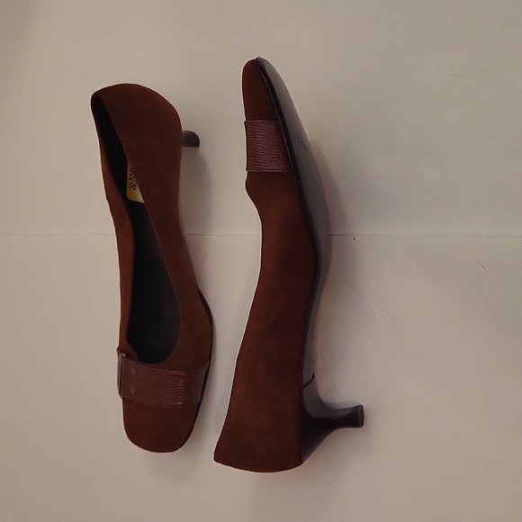 NWOB Brown Suede Kenneth Cole Heels, Size 8 - Picture 6 of 10